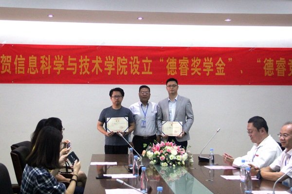 向他们对aoa体育电竞手机版登录和信