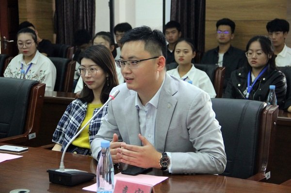 党总支书记林斌副教授