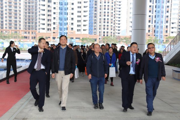 实习与就业服务中心主任叶志筑及90余