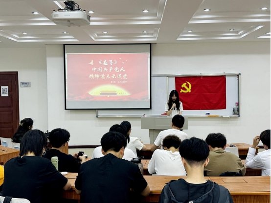 对照阅读为点燃青年学子对共产党人精神